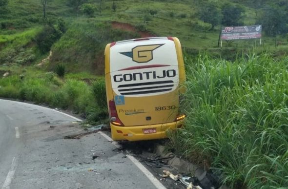 Ônibus envolvido em acidente na BR-381, em São Gonçalo do Rio Abaixo — Foto: Redes sociais