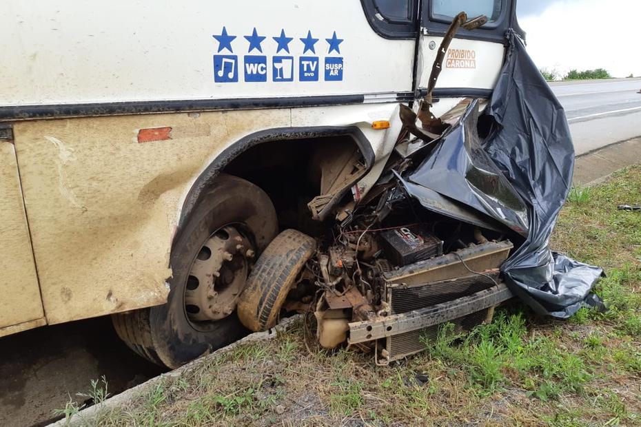 Os cinco jogadores estavam em um carro que atingiu um ônibus neste sábado (16) na BR-262, em Campos Altos./ Foto: Divulgação/PRF