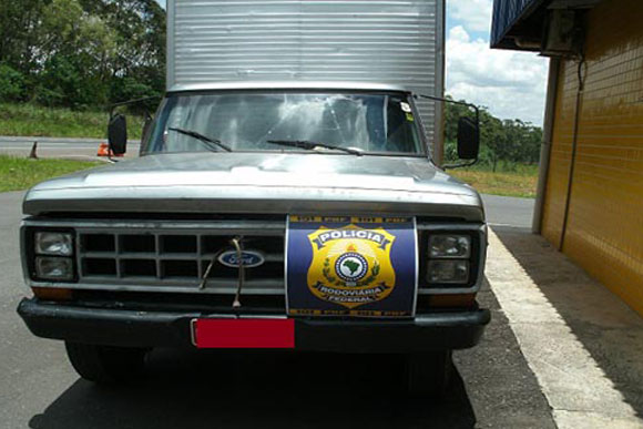 Motorista do caminhão ainda tentou fugir da prisão / Foto: Divulgação PRF