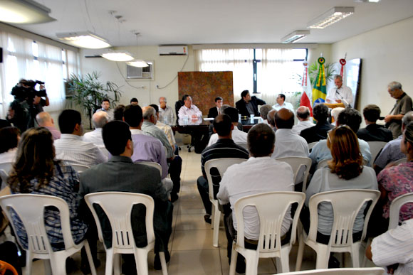 Solenidade aconteceu no gabinete do prefeito / Foto: Marcelo Paiva 