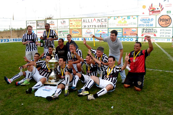 O time anfitrião levantou o caneco da Copa 2001/Minas EPI / Foto: Divulgação