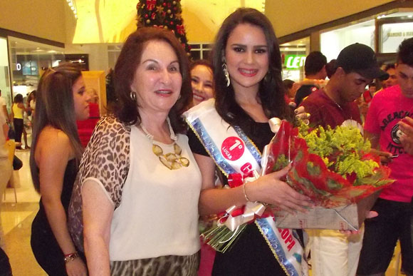 A vencedora Renata Angélica e a primeira dama Diana Stael / Foto: Divulgação