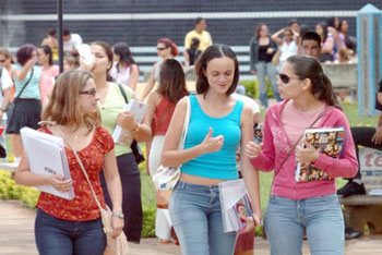 Estudantes de baixa renda vão poder fazer inscrições gratuitas para as federais / Foto:clippingimoveis.com.br 
