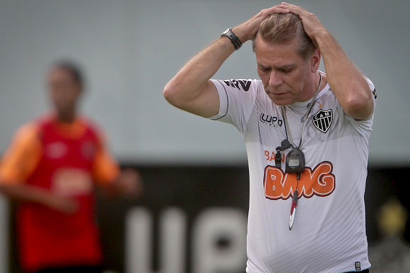 Treinador não resistiu a derrota na Colômbia / Foto: Divulgação