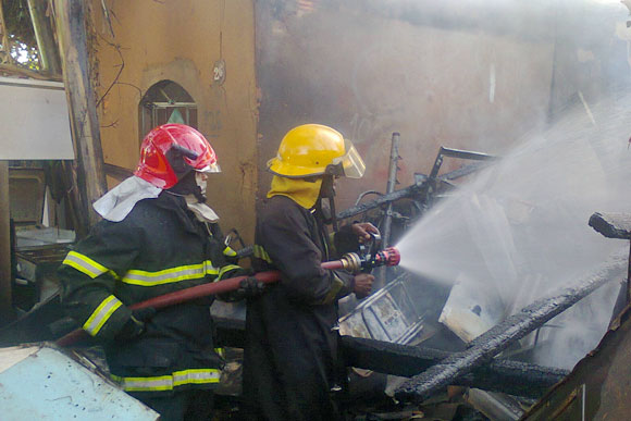 Bombeiros usaram oito mil litros de água para conter as chamas / Foto: Divulgação