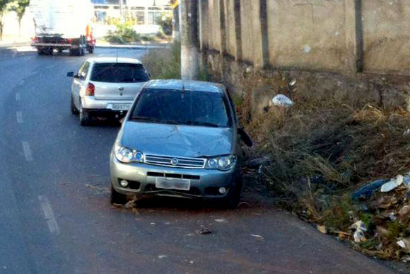 Carro acidentado depois da instalação do redutor de velocidade / Foto: Reprodução Facebook