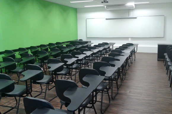 Faculdade UNA fica na Secretário Divino Padrão / Foto: Marcelo Paiva
