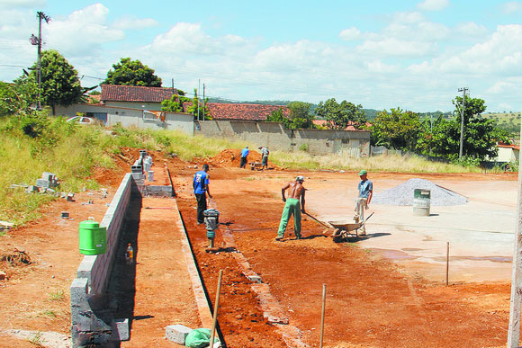 Construção das quadras, segundo prefeitura, será retomada nos próximo dias / Foto ilustrativa: Divulgação 