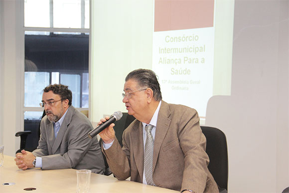 O prefeito e presidente do CIAS Macio Reinaldo na eleição do Conselho / Foto: Divulgação