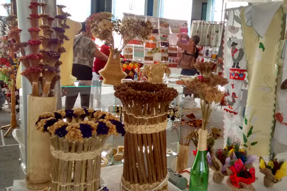 Feira oferece artesanatos diversos / Foto: Nayara Souza