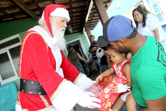 Papai Noel presentou crianças na inauguração do nova pediatria / Foto: Túlio Fonseca