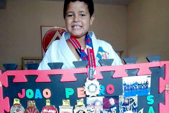 João, de oito anos, é tri campeão mineiro de jiu jitsu / Foto: Arquivo Pessoal