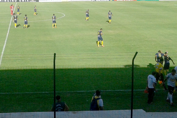 Jogadores do Minas comemoram gol de Félix / Foto: Marcelo Paiva