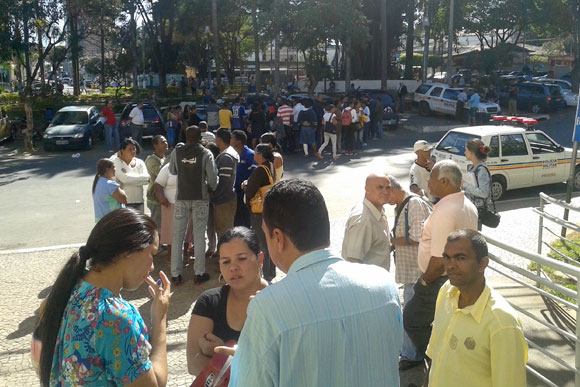 Manifestantes conversaram com membros da prefeitura / Fotos: Marcelo Paiva