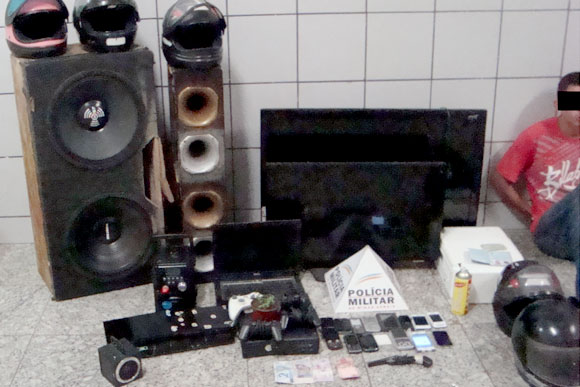 Parte dos materiais roubados encontrados na casa / Foto: Divulgação PM