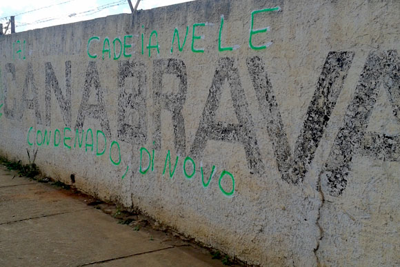 Muro com o nome de Canabrava amanheceu pichado / Foto: Marcelo Paiva 
