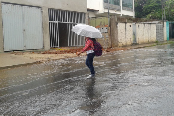 Tempo chuvoso deve permanecer durante toda semana  / Foto: Marcelo Paiva