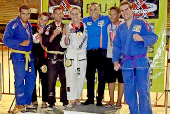 Atletas que foram premiados na competição mineira de jiu-jitsu / Foto: Divulgação Academia Sangão 