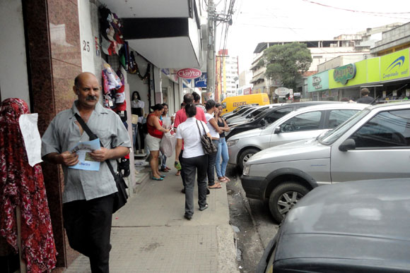 Maioria de lojas na região central da cidade devem abrir as portas no feriado / Foto: Juliana Nunes