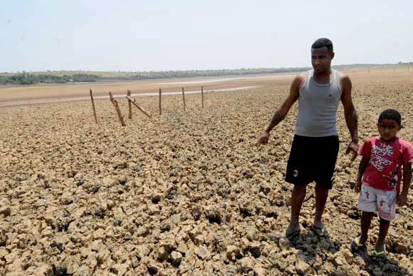 Lagoa Grande está seca em várias partes / Foto: Jair Amaral (Estado de Minas) 
