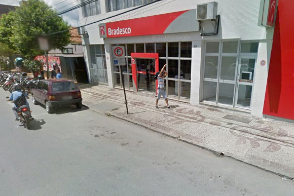 Vítima tinha sacado R$ 5 mil no Bradesco, do centro / Foto: Google