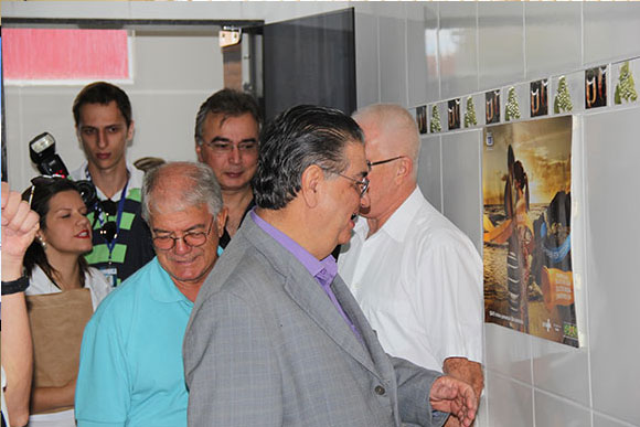 Marcio Reinaldo durante a visita a uma das unidades de saúde inauguradas / Foto: Alan Junio