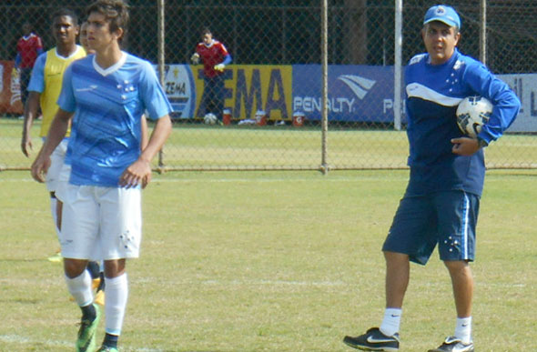 Técnico Emerson Ávila quer mais um triunfo da equipe em Salvador-BA / Foto: Cruzeiro / Divulgação