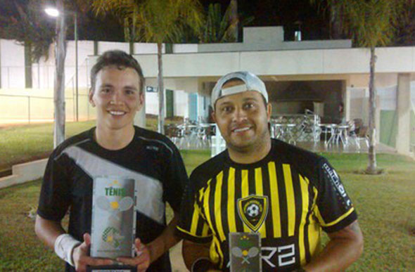Campeão Arthur Gasperini (à esquerda), vice-campeão: Luiz Cláudio (Lu) / Foto: Ascom Náutico