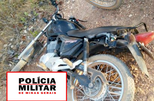 Moto foi abandonada pelos ocupantes que figuram/Foto: Polícia Militar