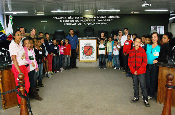 Estudantes do 3°, 4° e 5° ano da Escola Municipal Pedro Chaves e professoras participam da visitas orientadas da Escola do Legislativo /Foto: Câmara Municipal/ flickr