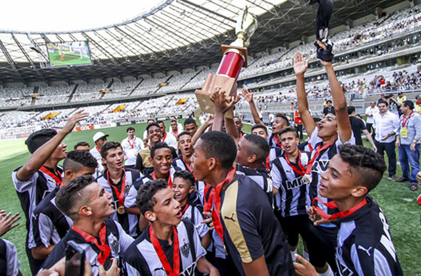 Galinho celebra título no Gigante da Pampulha / Foto: FMF 