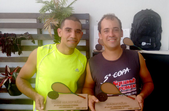 Categoria iniciante - Diego ( à esq.) e o campeão Dedel / Foto: Thiago Miaga