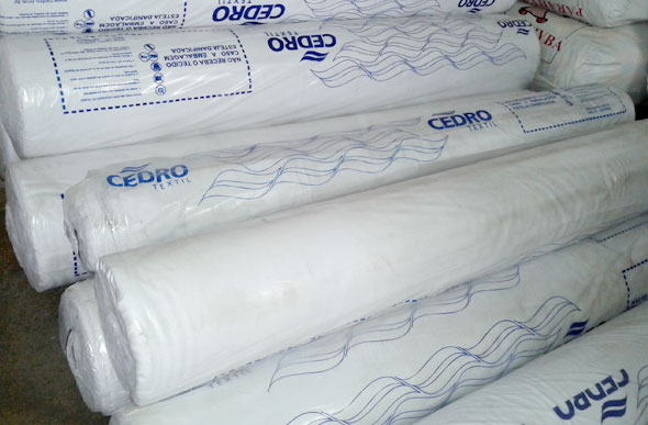 Rolos de tecidos doado ao HNSG pela Cedro / Foto: Divulgação