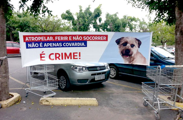 Campanha no estacionamento do Santa Helena quer mobilizar clientes / Foto: Junia Gravito  