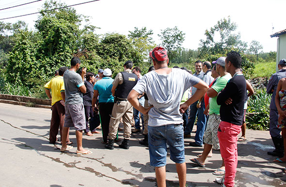 Polícia intermediou diálogo entre moradores e SAAE / Foto: Alan Junio
