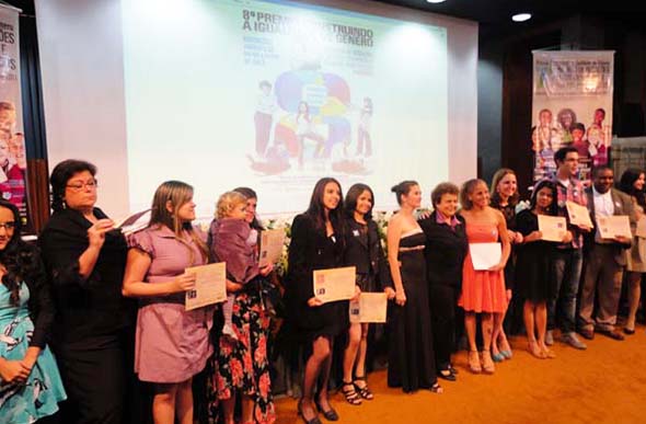 Pessoas premiadas no concurso 8º Prêmio Construindo a Igualdade de Gênero / Foto: Divulgação