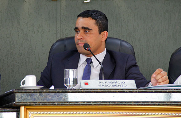 Fabrício mandou recado para prefeito através de assessora na Câmara / Foto: Alan Junio