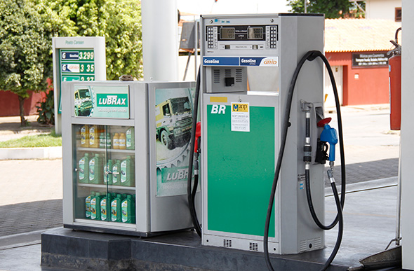 A diferença da gasolina em seis postos visitados foi de R$0,22 / Foto: Alan Junio