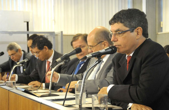 Secretário de Estado de Saúde, Fausto Pereira dos Santos, durante audiência na Assembleia/ Foto: Guilherme Bergamini/ ALM