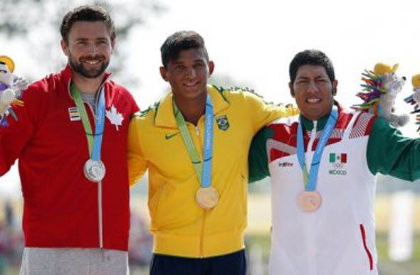 Isaquias Queiroz conquista medalha de ouro na canoagem no Pan de Toronto / Foto: Divulgação