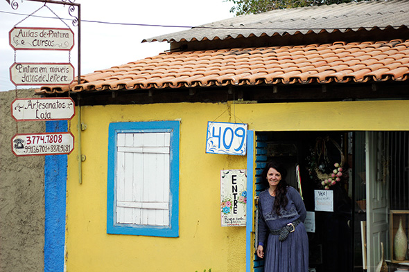 Magaly França no seu atelier na Av. Vila Lobos - Foto: Túlio Thales