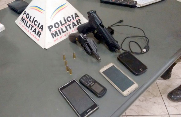 Armas e Celulares apreendidos pela PM / Foto:Polícia Militar