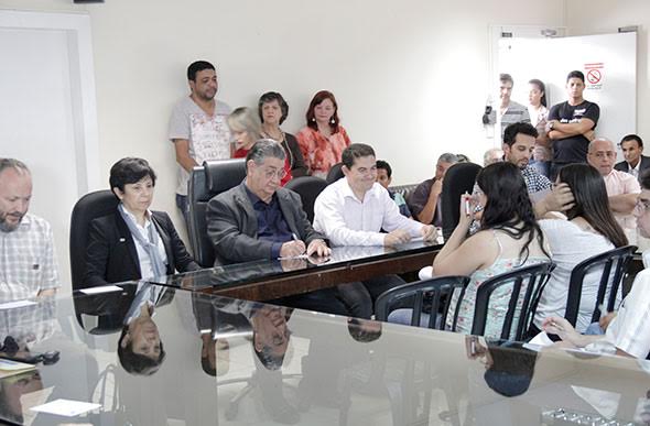 A coletiva contou com a presença da Reitora da UFSJ, Valéria Heloísa Kemp, e do prefeito Marcio Reinaldo./ Foto: Alan Junio