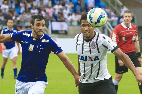 Henrique Dourado teve participação apagada no jogo contra o Corinthians /Foto:Divulgação