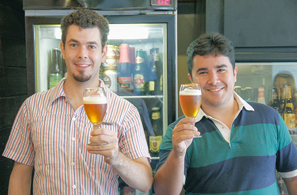 Organizadores do curso de Cerveja Artesanal, André de Almeida e Márcio de Oliveira / Foto: Alan Junio