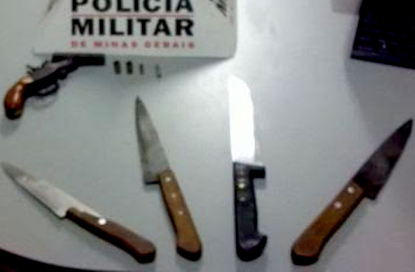 As armas foram apreendidas com os menores/Foto: Polícia Militar