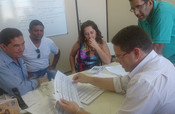 Vereador Renato Gomes se reuniu, juntamente com um grupo de fiscais, e com o Secretário de Administração/ Foto: divulgação vereador Renato