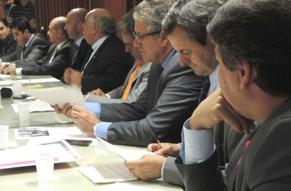 Deputados da oposição contra o aumento do ICMS / Foto: Assembleia Legislativa de Minas Gerais