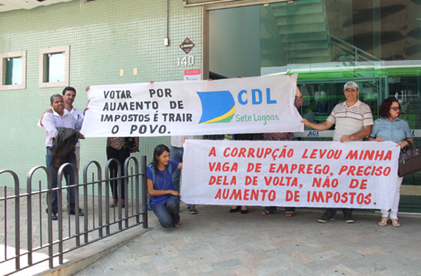 Empresários de Sete Lagoas manifestam contra o aumento do ICMS / Foto: Alan Junio
