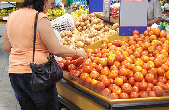 O tomate teve queda de 13,67% na cesta básica / Foto: brasil247.com